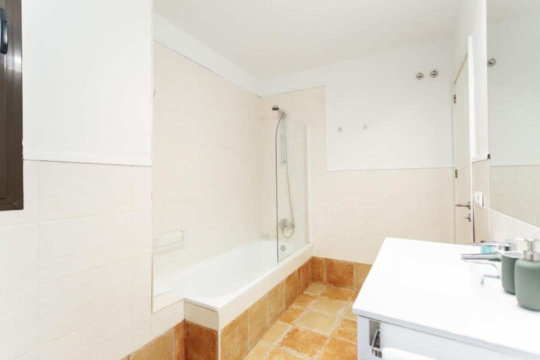 Minty Stay 3Bd Apartment - Triana Севилья Экстерьер фото